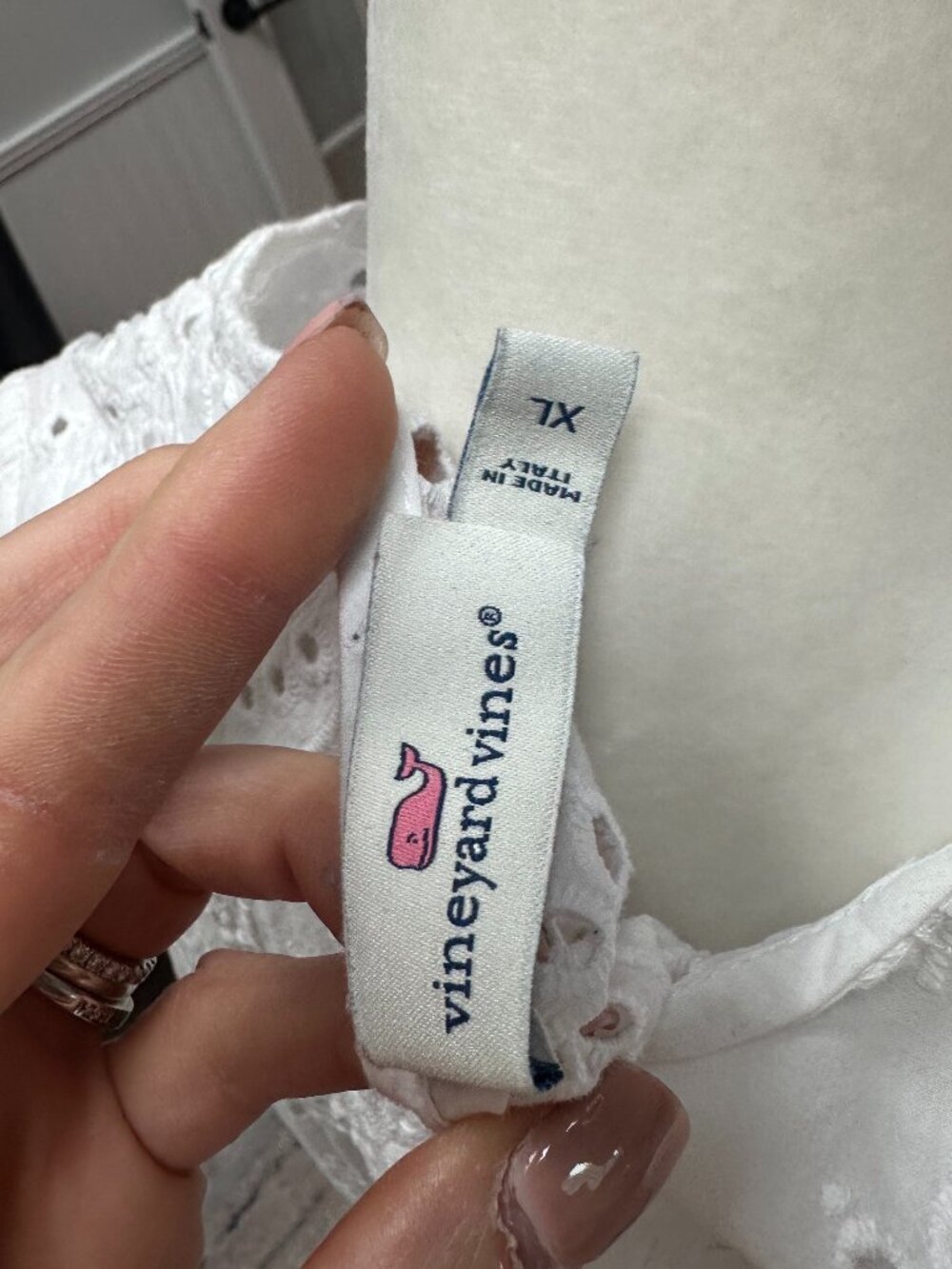 Vineyard Vines white flutter sleeve eyelet top size XL. - Picture 4 of 6